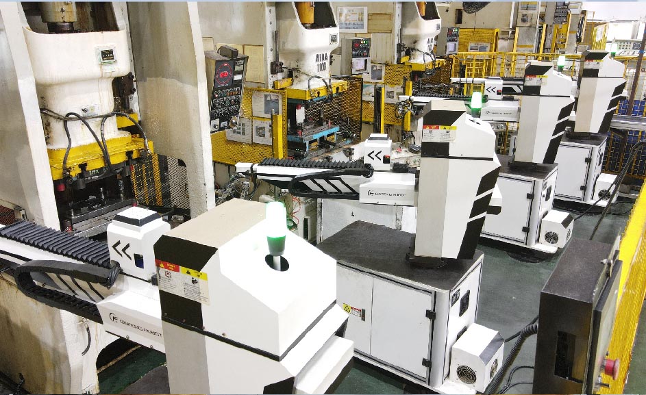 單沖模設(shè)備間自動(dòng)搬運(yùn).jpg 單沖模設(shè)備間自動(dòng)搬運(yùn).jpg